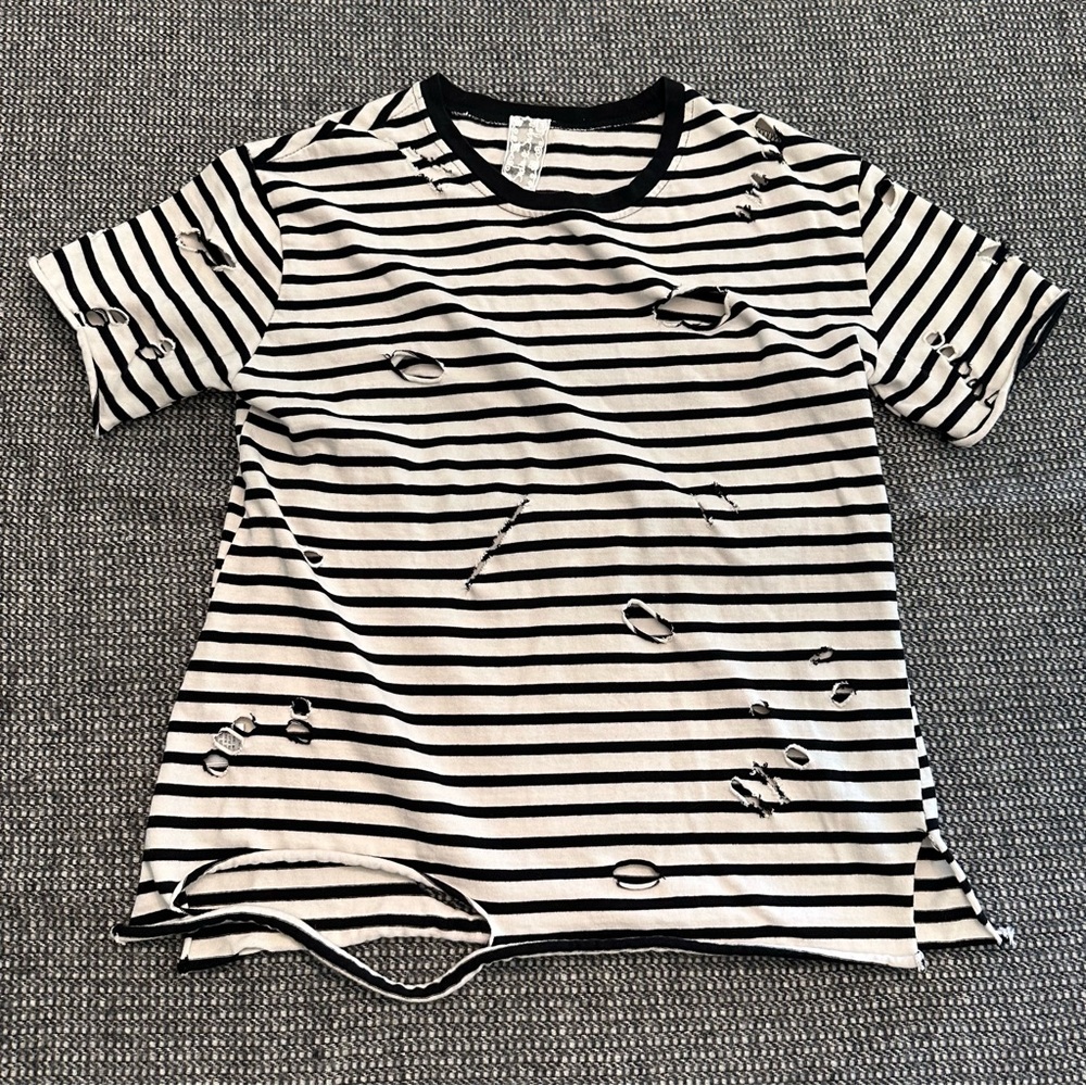 Sadie & Sage Black and White Striped Short Sleeve Tee